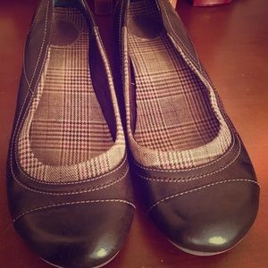 Mudd brown leather and plaid flats